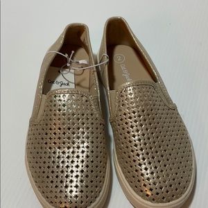 Girls Cat and Jack slide on sneaker size 2 Gold